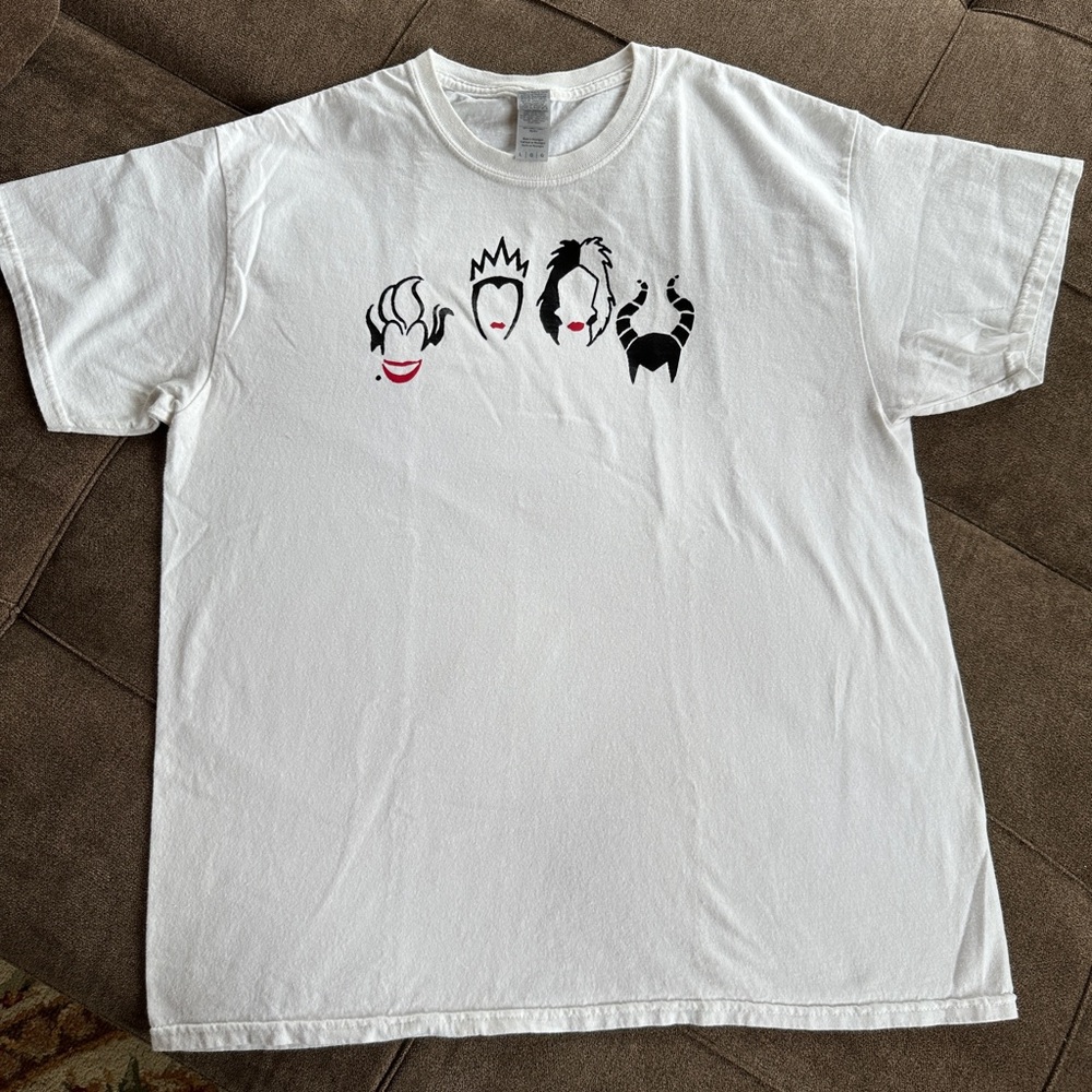 Disney Evil Queens T-Shirt  Size L